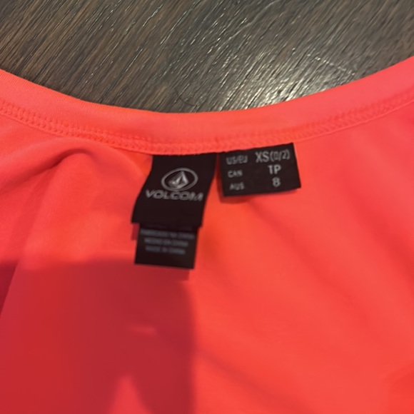 Volcom tank top size XS - Picture 2 of 2